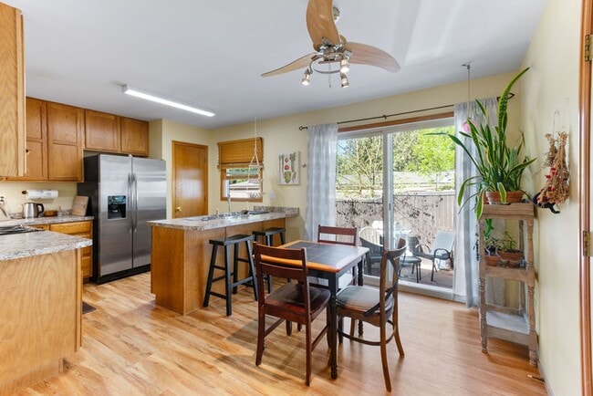 Building Photo - Classic 3 Bedroom 2 Bathroom in Fort Collins Ranch in an Incredible Location!