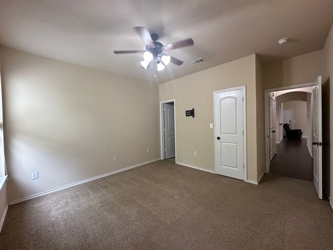 Building Photo - 304 Rosalie Dr