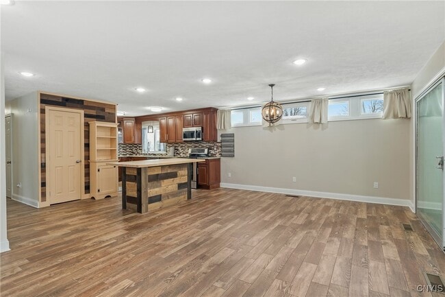 Building Photo - 13 E Edgewater Dr