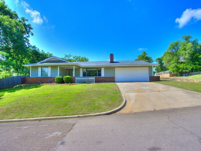 Building Photo - 3 Bedroom 1 Bath Home w/ 2 car garage in Shawnee