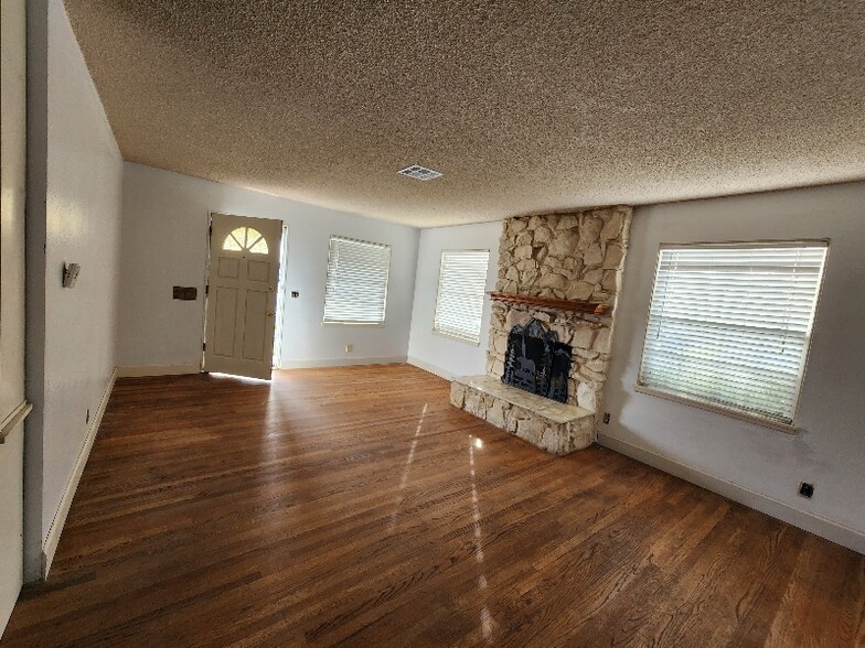 Building Photo - 7537 El Cortez Cir