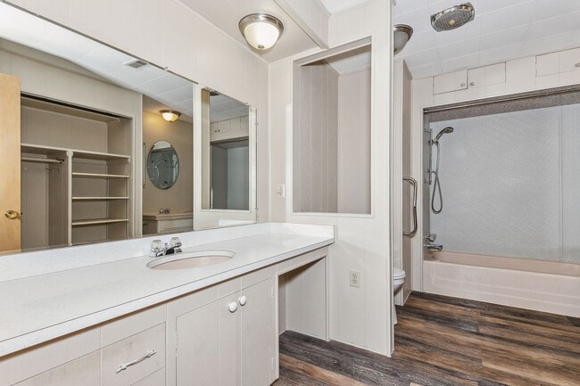 Building Photo - Very cool home with Retro feel - Check it ...