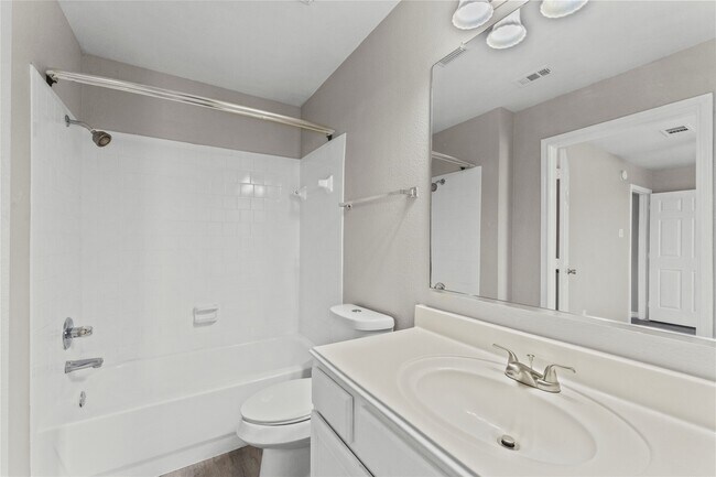 Building Photo - 105 Green Isle Ave