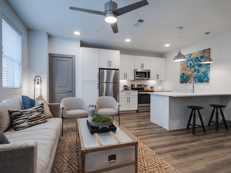 Midway Row House 4020 McEwen Rd Farmers Branch TX 75244 Apartment