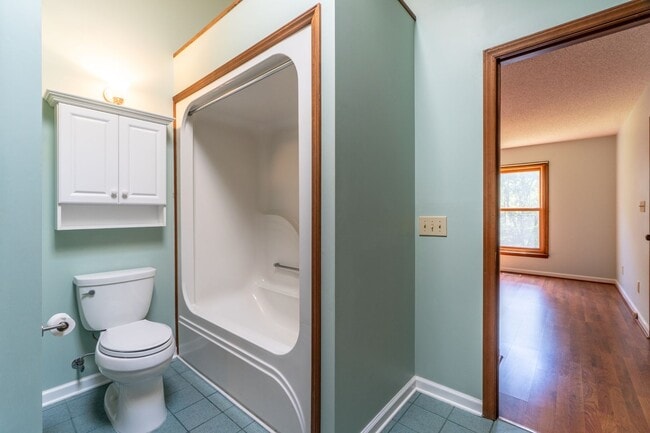 Building Photo - Meticulously maintained property with a st...