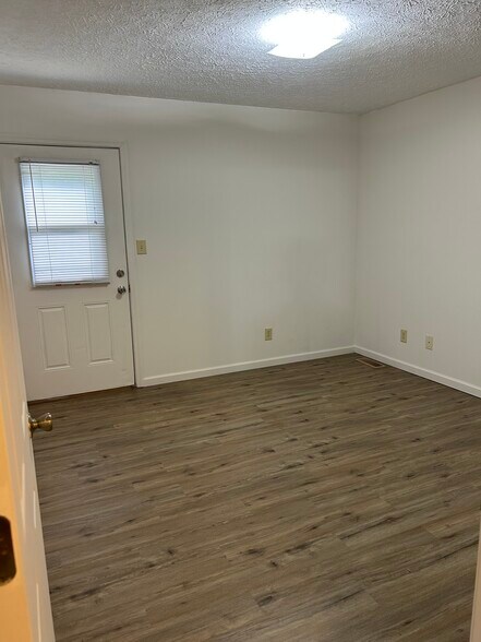 Building Photo - 132 Burkhardt Way