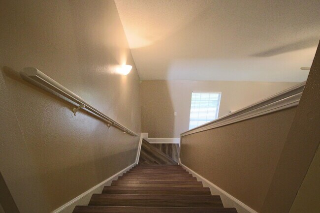 Building Photo - 414 Whirlaway Ct