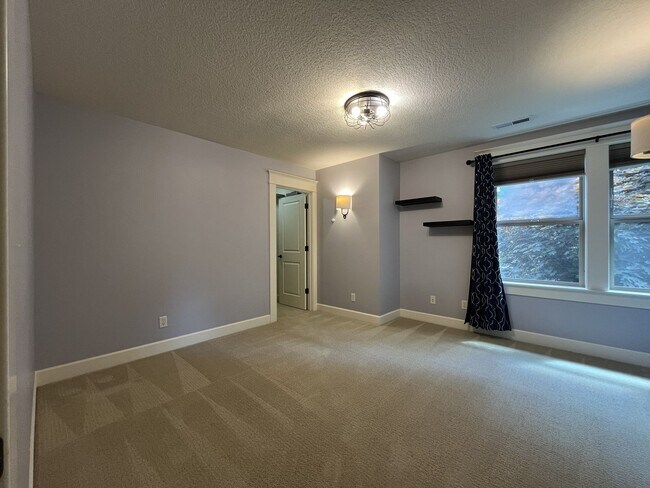 Building Photo - Luxury 5 Bedroom Home with Soaking Tub, Chef’s Kitchen & Expansive Primary Suite