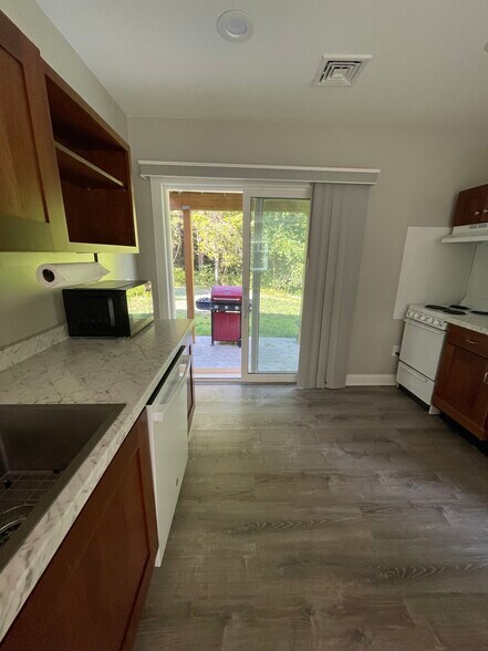 Primary Photo - 70 Canonchet Rd