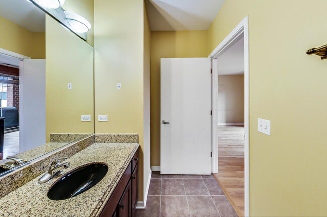 Building Photo - 6436 Roosevelt Rd