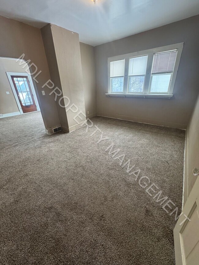 Building Photo - 909 Mackinaw St