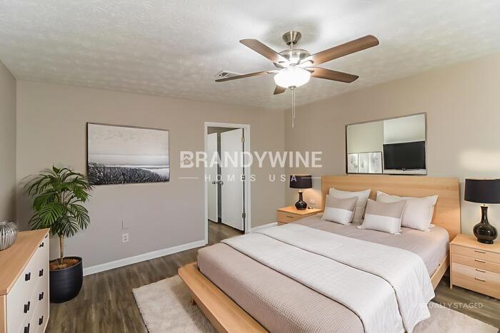 Building Photo - 6057 Dorchester Dr