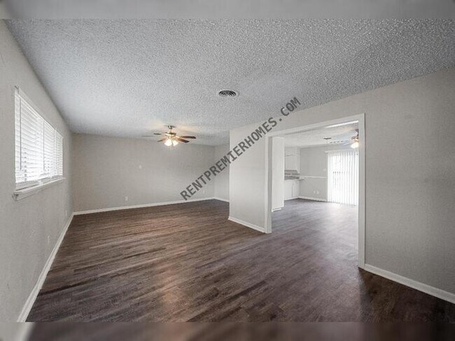 Building Photo - 5413 Odessa Ave