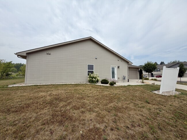 Building Photo - 624 McKay Way