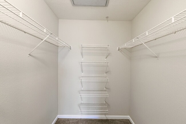 Building Photo - Beautiful 1 Bedroom Condo - Carport, Community and Gym available ASAP!