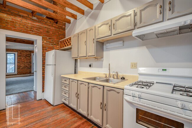 Building Photo - 336 W 1st Ave