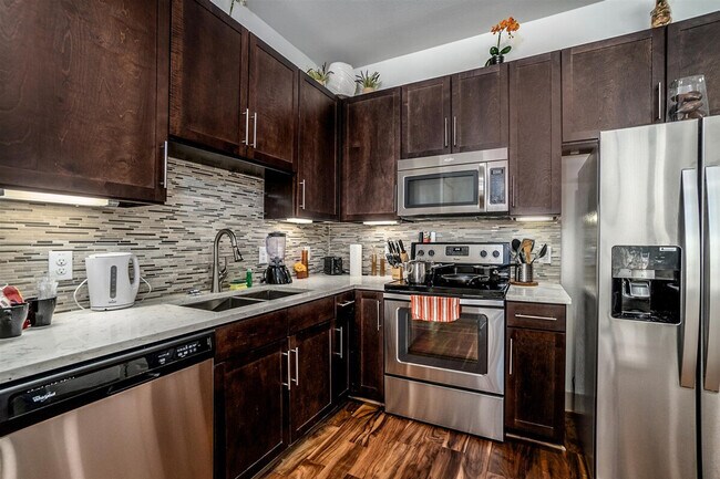 Building Photo - 955 St Joseph Pkwy