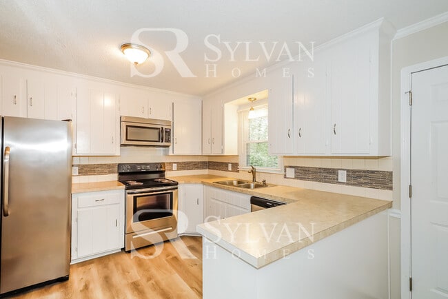 Building Photo - The living is easy in this 4 bedroom, 2 bathroom home