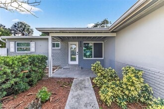 Building Photo - 3130 SW 16th St