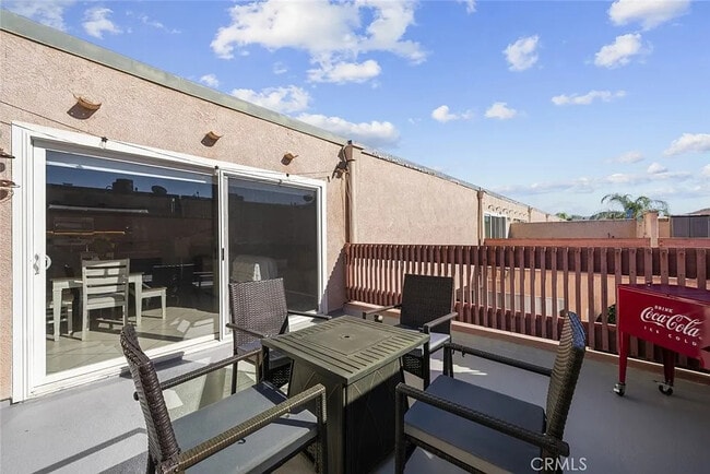 Building Photo - 7924 Woodman Ave