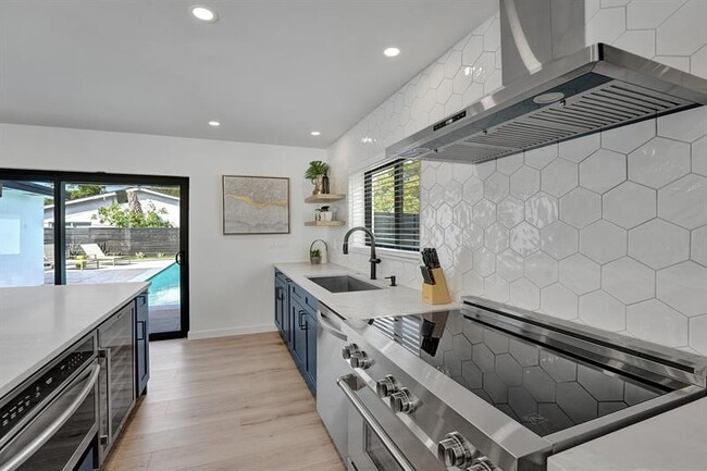 Building Photo - 5501 NE 18th Terrace