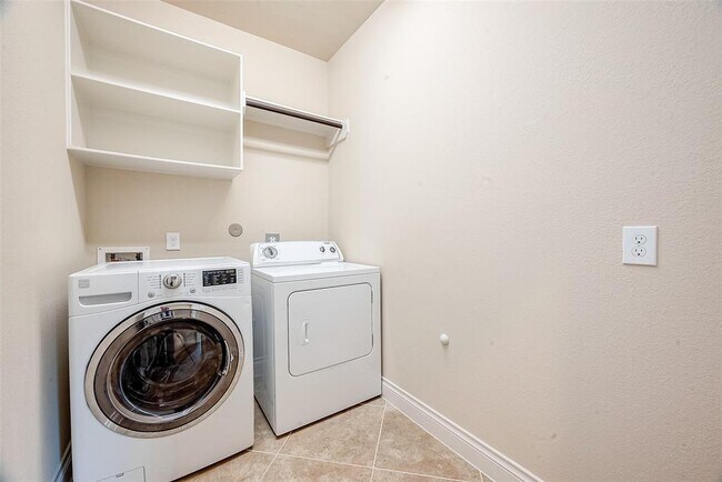 Building Photo - 13614 Lightning Falls Ln