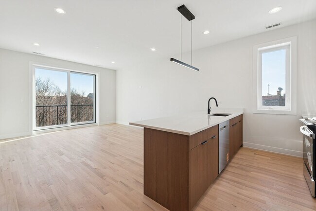 Building Photo - 4536 S Prairie Ave