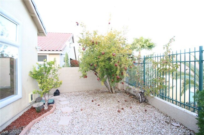 Building Photo - 1520 Vía Cassia