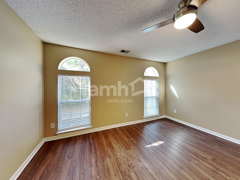 Building Photo - 2206 Coatsdale Ln