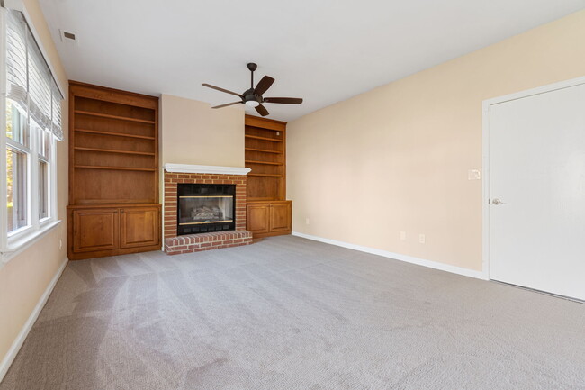 Building Photo - 1073 Heatherwood Dr