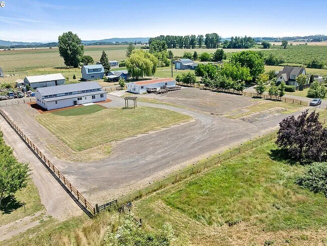 Building Photo - 9015 Community Club Rd