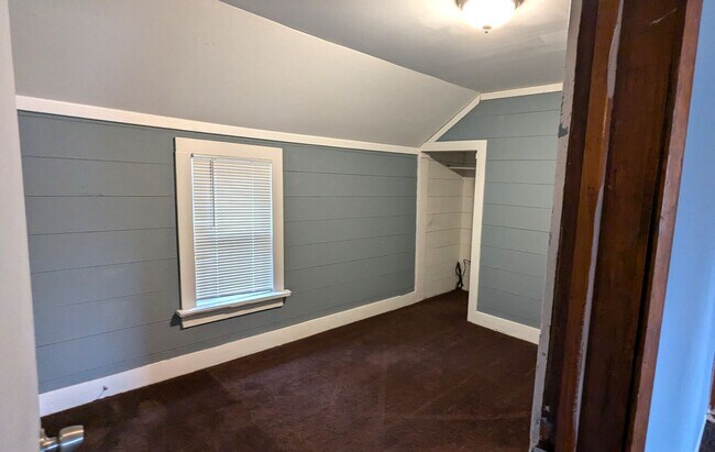 Building Photo - 1043 Chestnut St