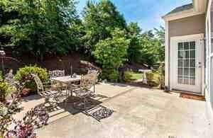 Building Photo - 232 Begonia Ct