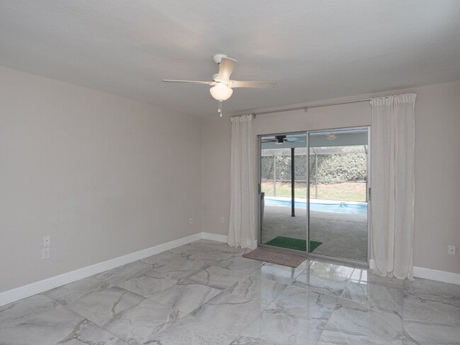 Building Photo - 153 Hourglass Dr