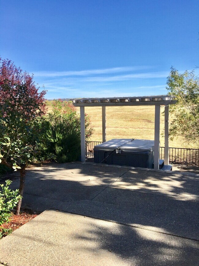 Building Photo - Large, Dog Friendly Rocklin Home with a View!