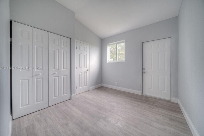 Building Photo - 17715 SW 103rd Ave