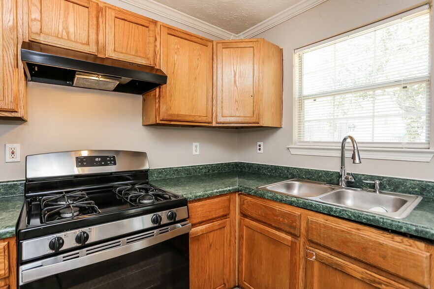 Building Photo - 5516 Wellborn Creek Dr