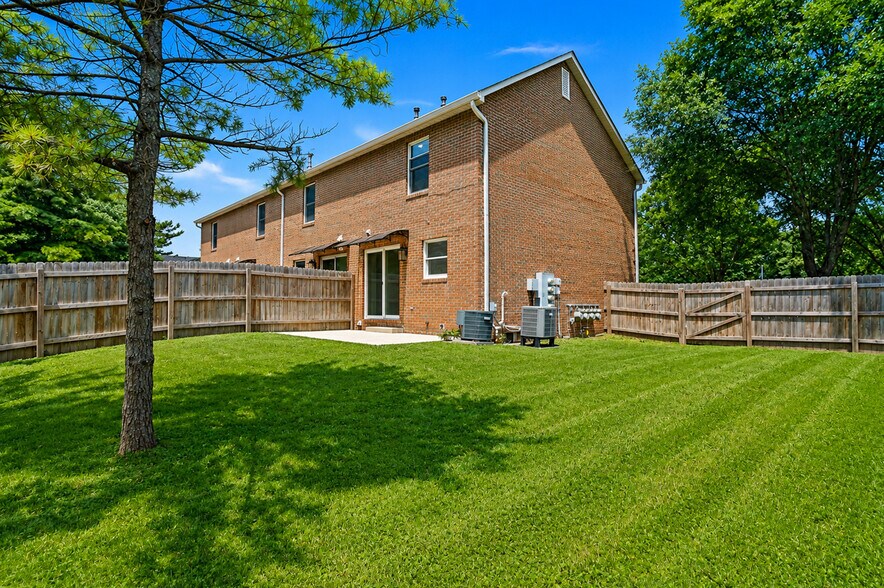 Building Photo - 395 Huber Village Blvd