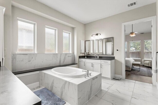 Building Photo - 1504 Saddlespur Ln