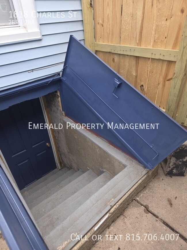 Building Photo - 1818 Charles St