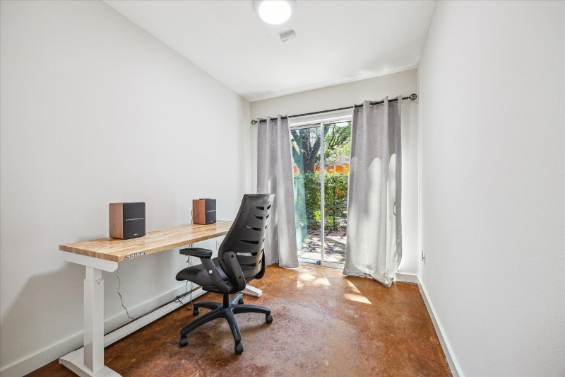 Building Photo - 2720 La Branch St