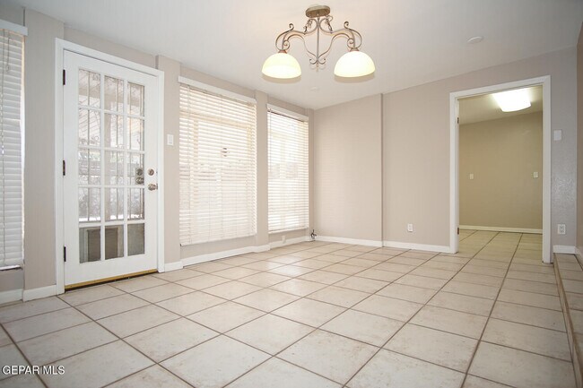 Building Photo - 9832 Heather Ave