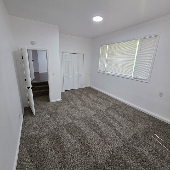 Building Photo - Spacious 4 bedrooms and 2 full baths home located on Holmes Rd in Kansas City, MO
