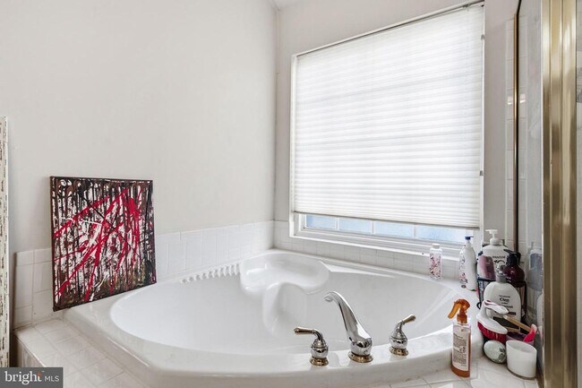 Building Photo - 9841 Cheshire Ridge Cir