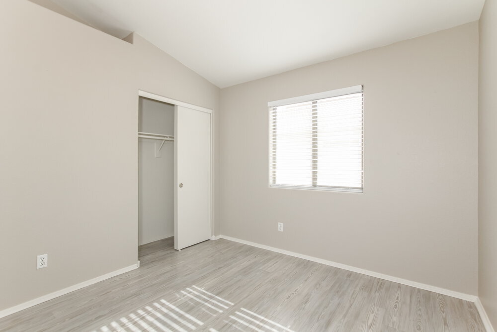 Building Photo - 2036 E Danbury Rd