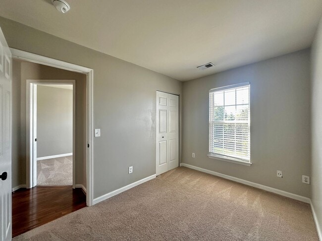 Building Photo - Beautiful 3 Bed 2.5 Bath Townhome Minutes from Cool Springs