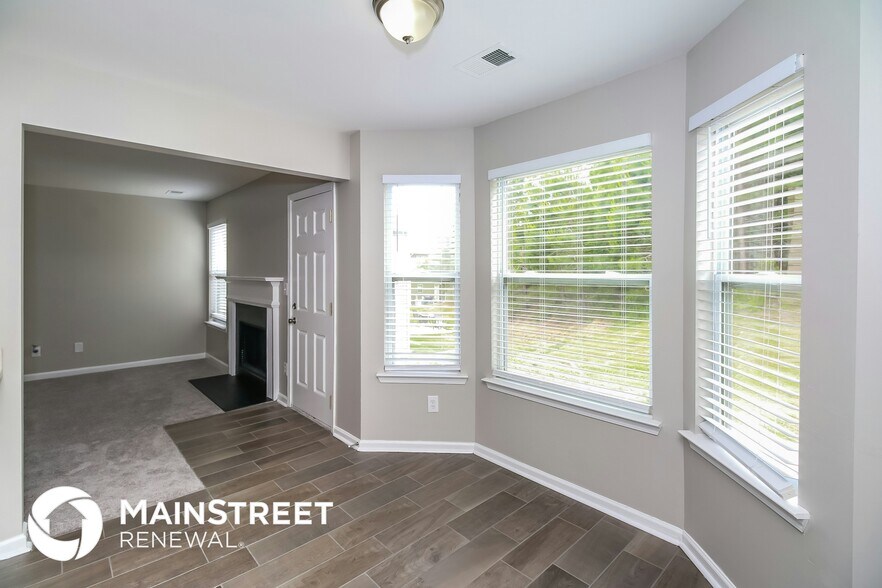 Building Photo - 10950 Southwood Dr