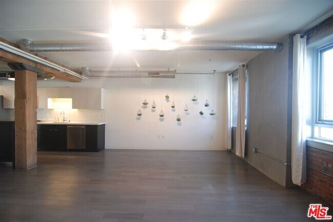 Building Photo - 527 Molino St