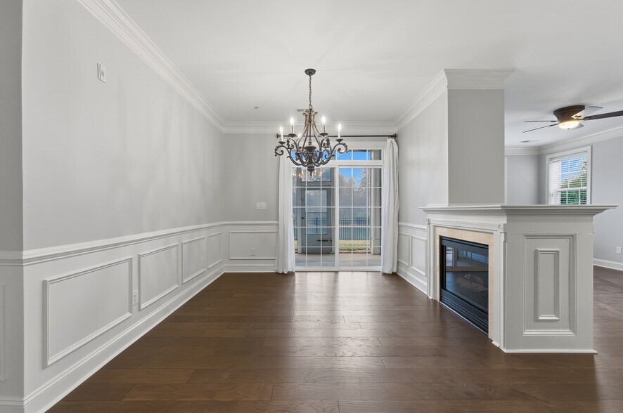 Building Photo - 10421 Rosegate Ct