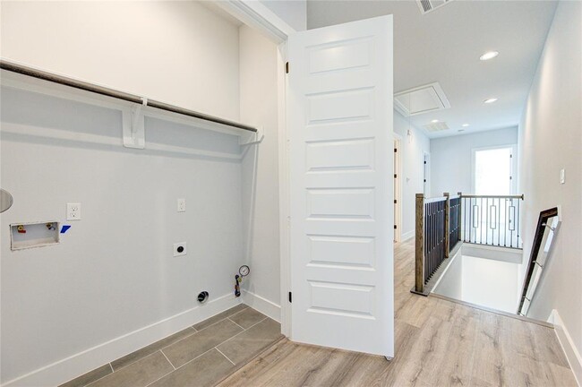Building Photo - 3714 Mainer St